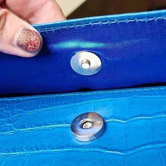 CHI Blue Faux Snake Skin Clutch Purse - Picture 12 of 12